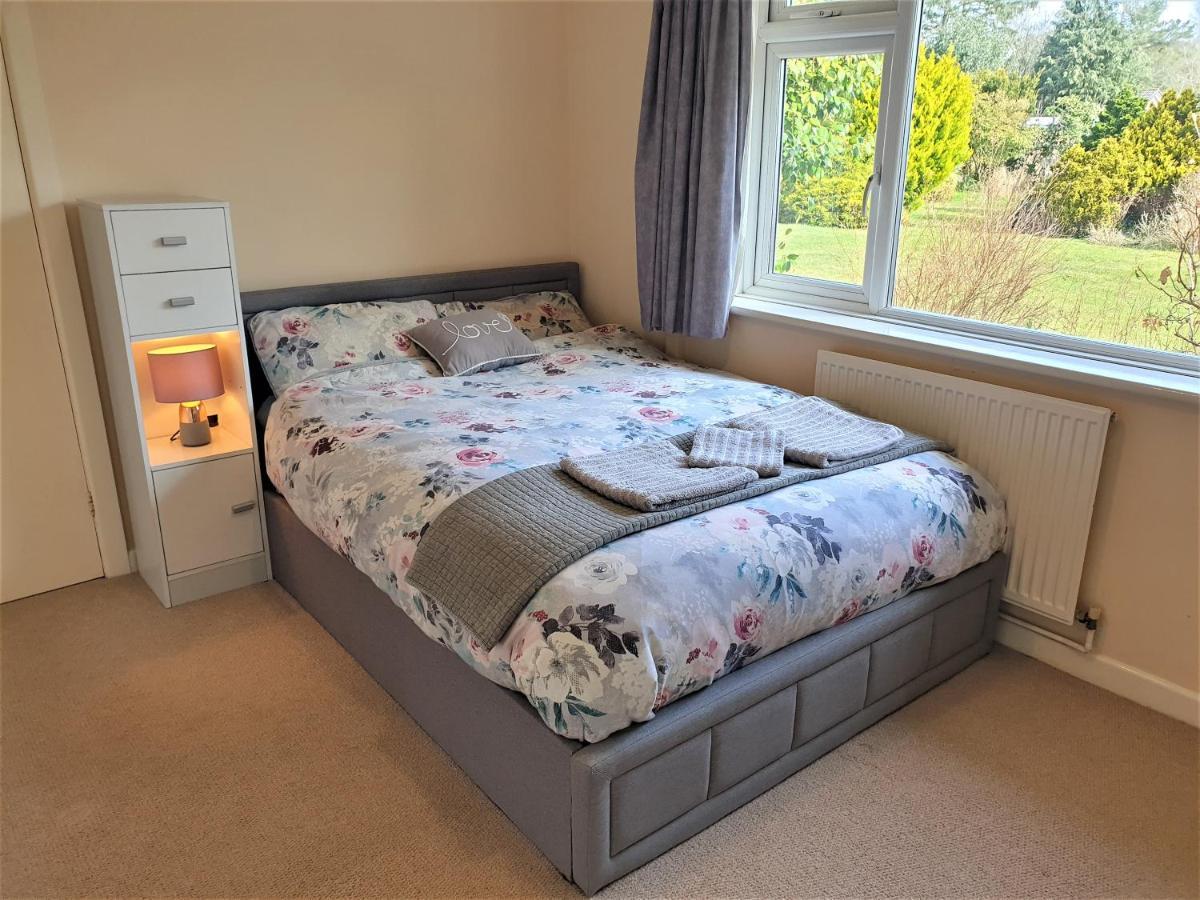 Lions Lodge: Great Location With Hot Tub Ringwood Exterior foto