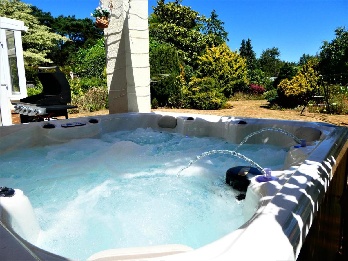 Lions Lodge: Great Location With Hot Tub Ringwood Exterior foto